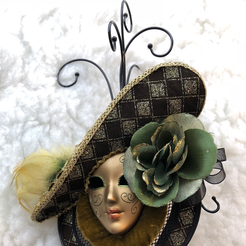 Jewelry organizer / stand